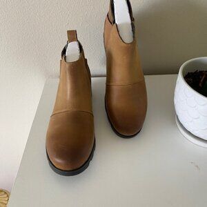 Emilie Chelsea Boots 9.5 Women Camel Color Waterproof